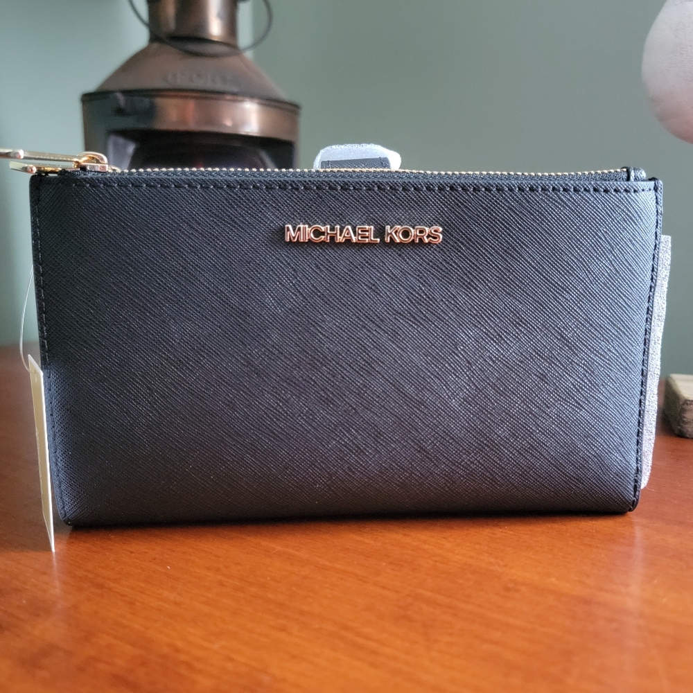 NWT Michael Kors Jet Set Travel Large Zip Black Saffiano Leather Wristlet